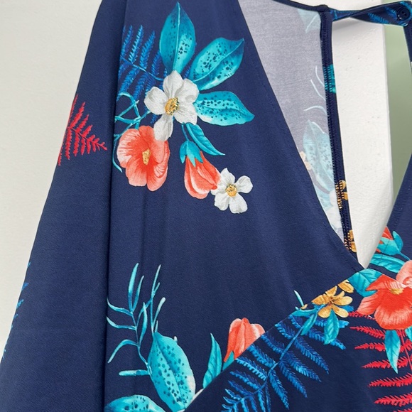 ⭐️EXPRESS FLORAL ROMPER SIZE LARGE - Picture 3 of 6